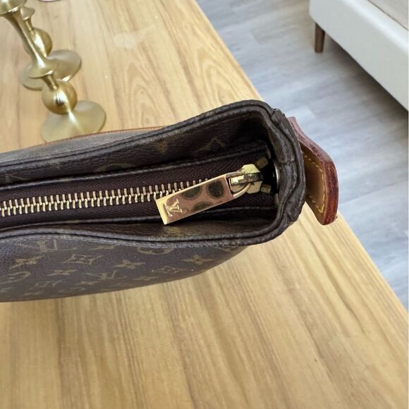 ✅AUTHENTIC✅LOUIS VUITTON LOOPING GM - Picture 7 of 15